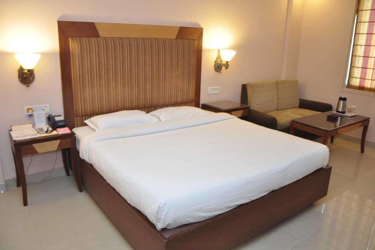Hotel Grand International Rāipur Exterior foto
